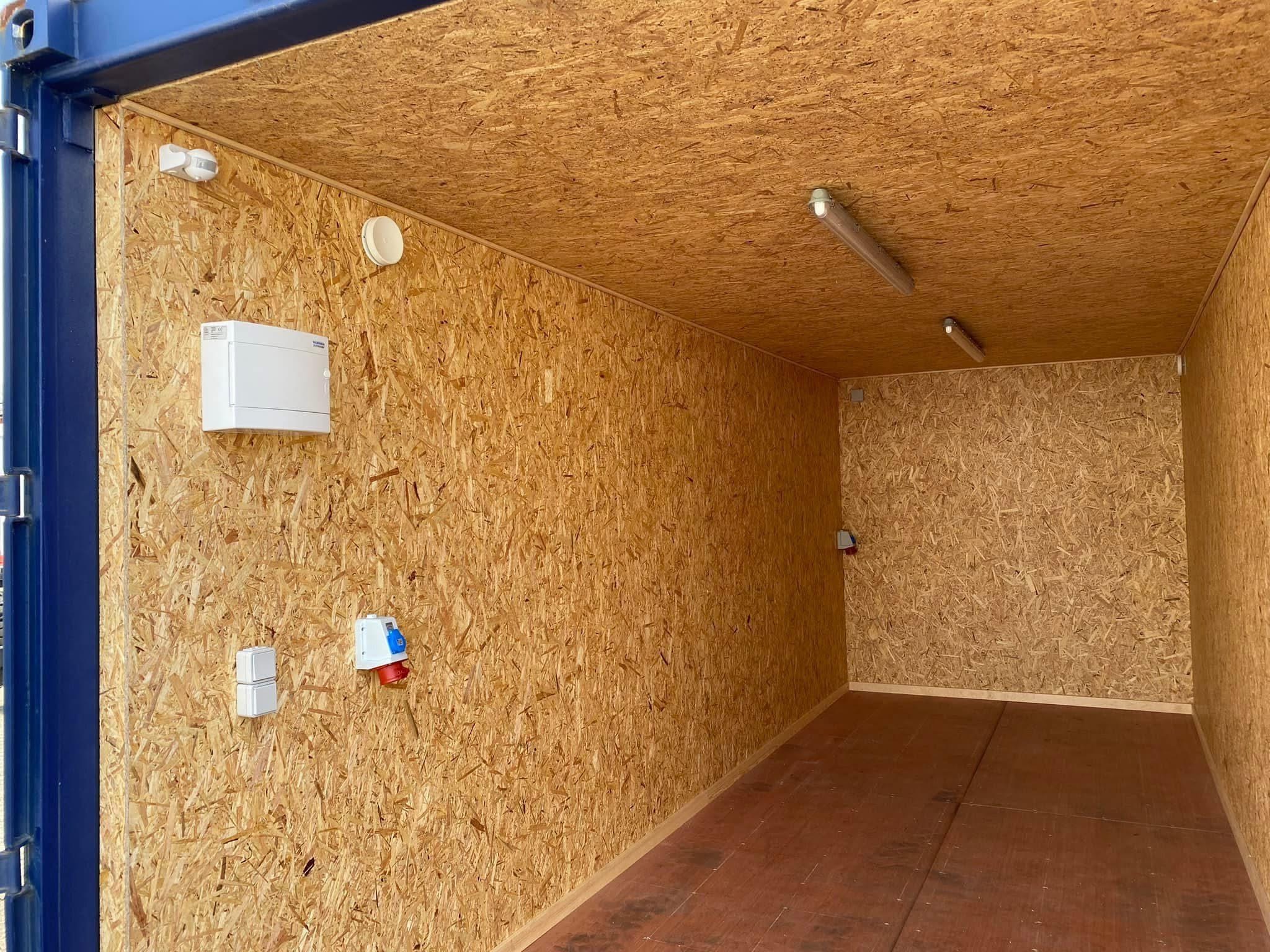 20 fots isolerad container blå intérieur strømpanel