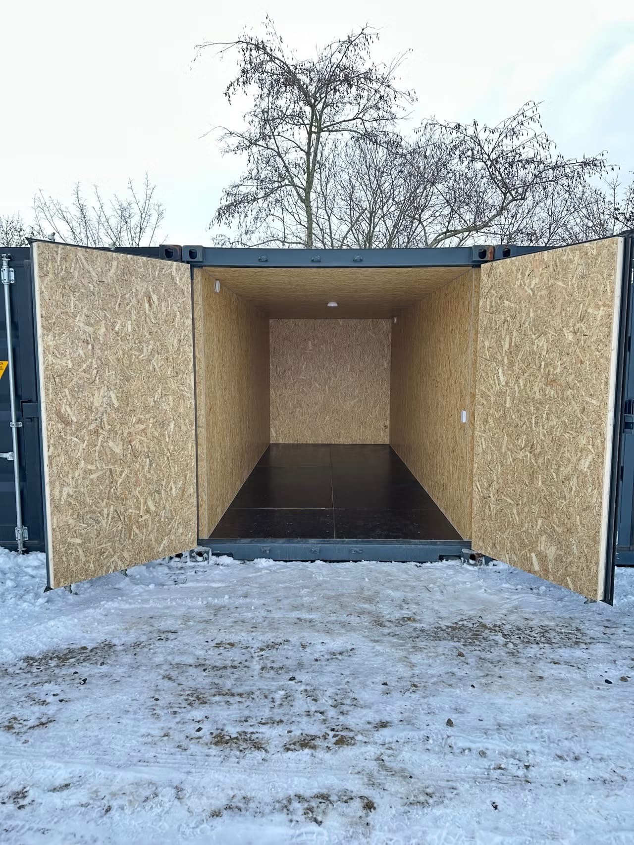 20 fots isolerad container antracitgrå intérieur OSB ouvert