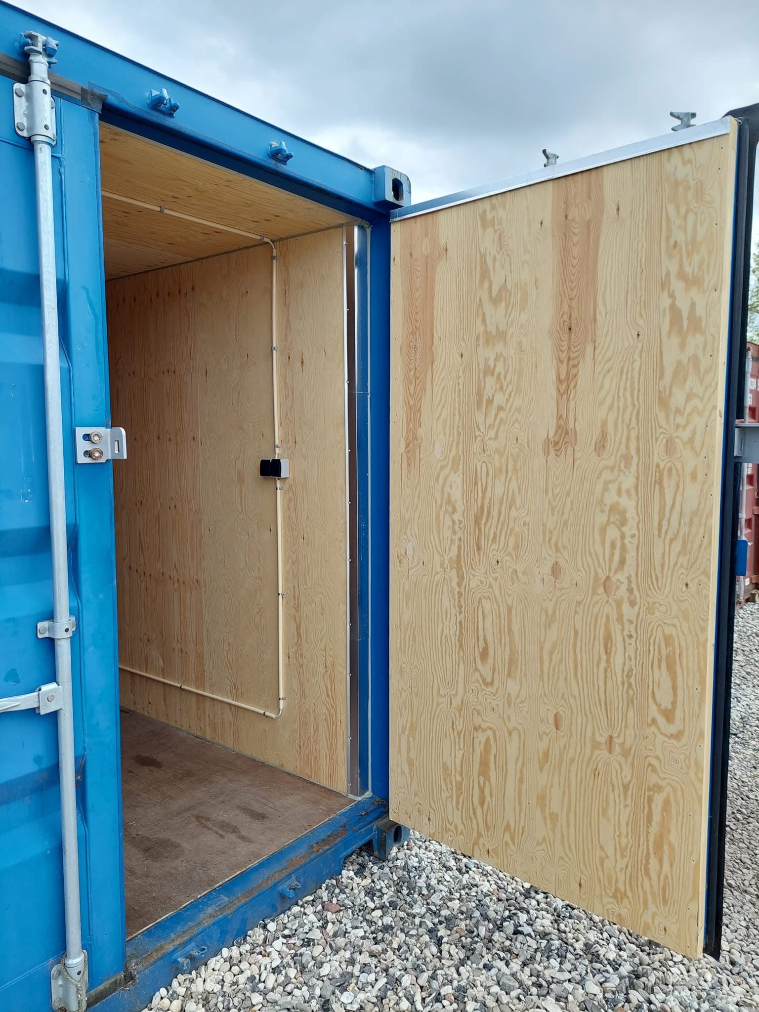 20 fots blå isolerad container indvendigt med lys