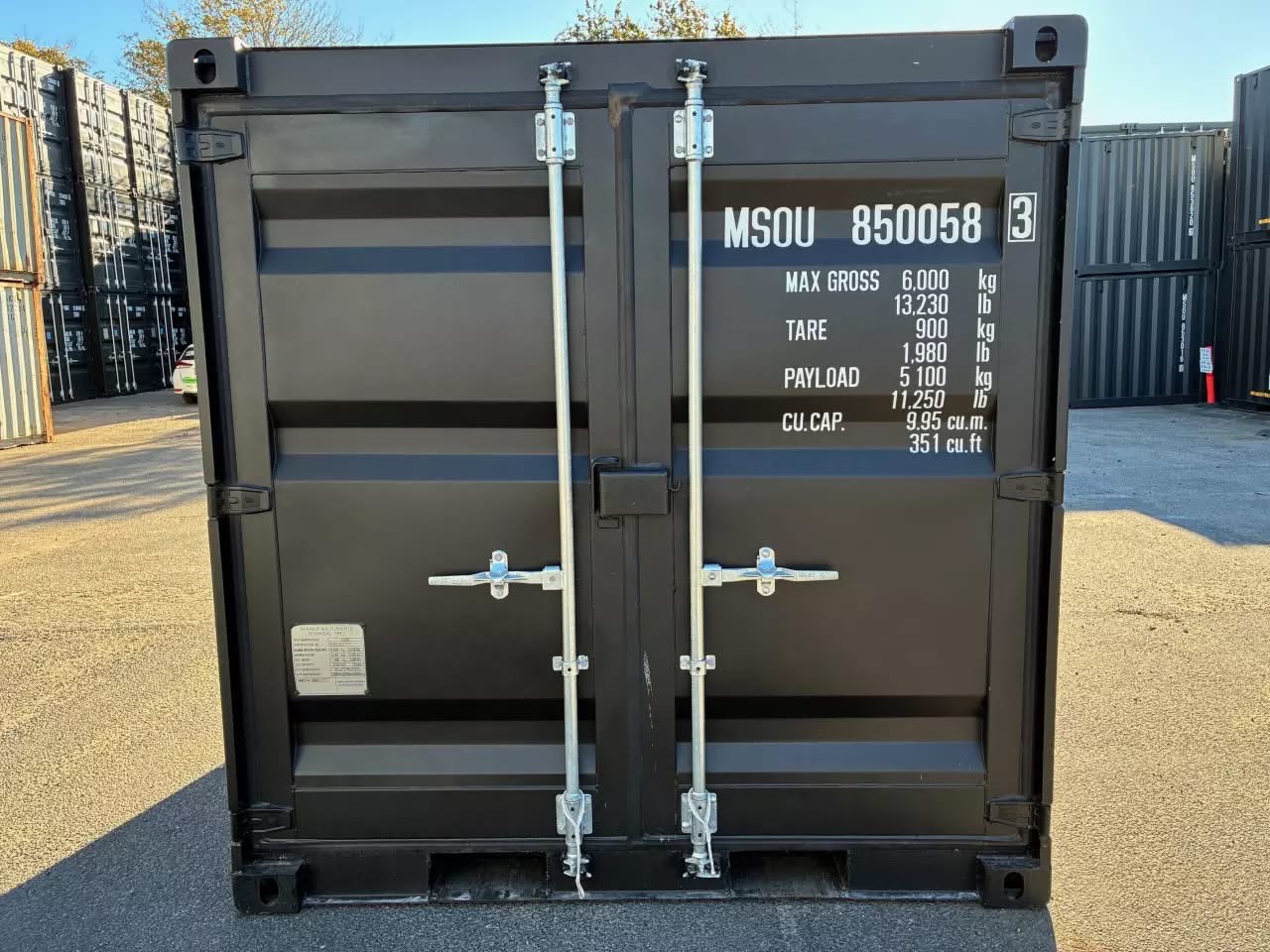 8 fots isolerad container facade noire