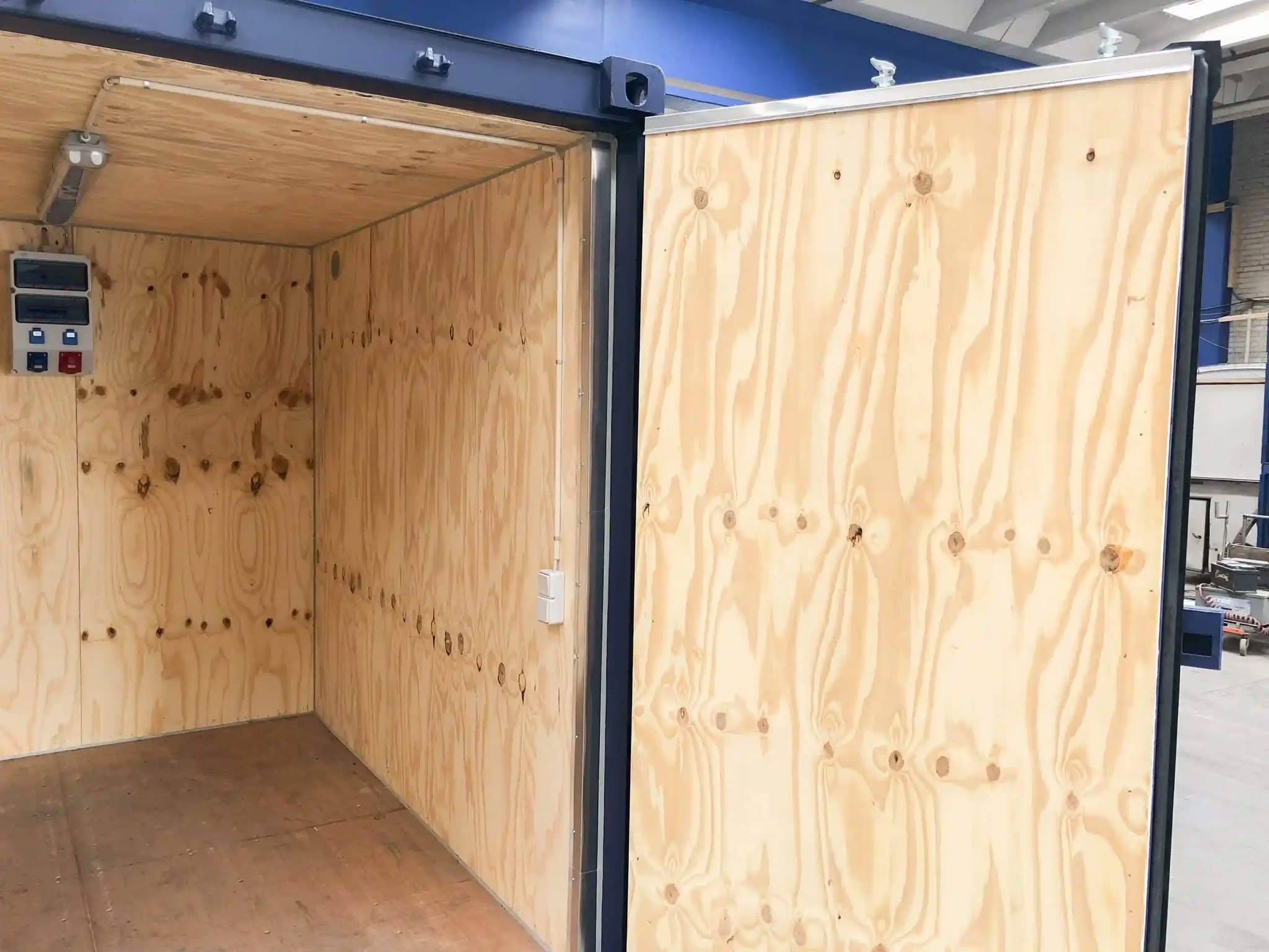 10 fots isolerad blaa container tableau visible