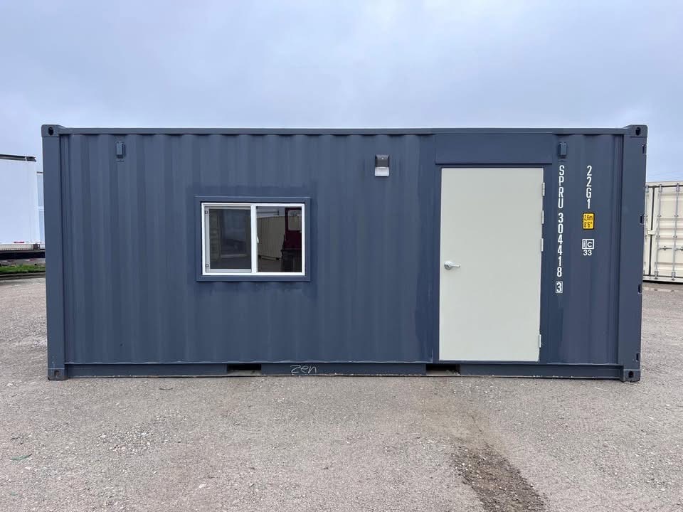 20 fots mørkegrå kontorcontainer facade vindue