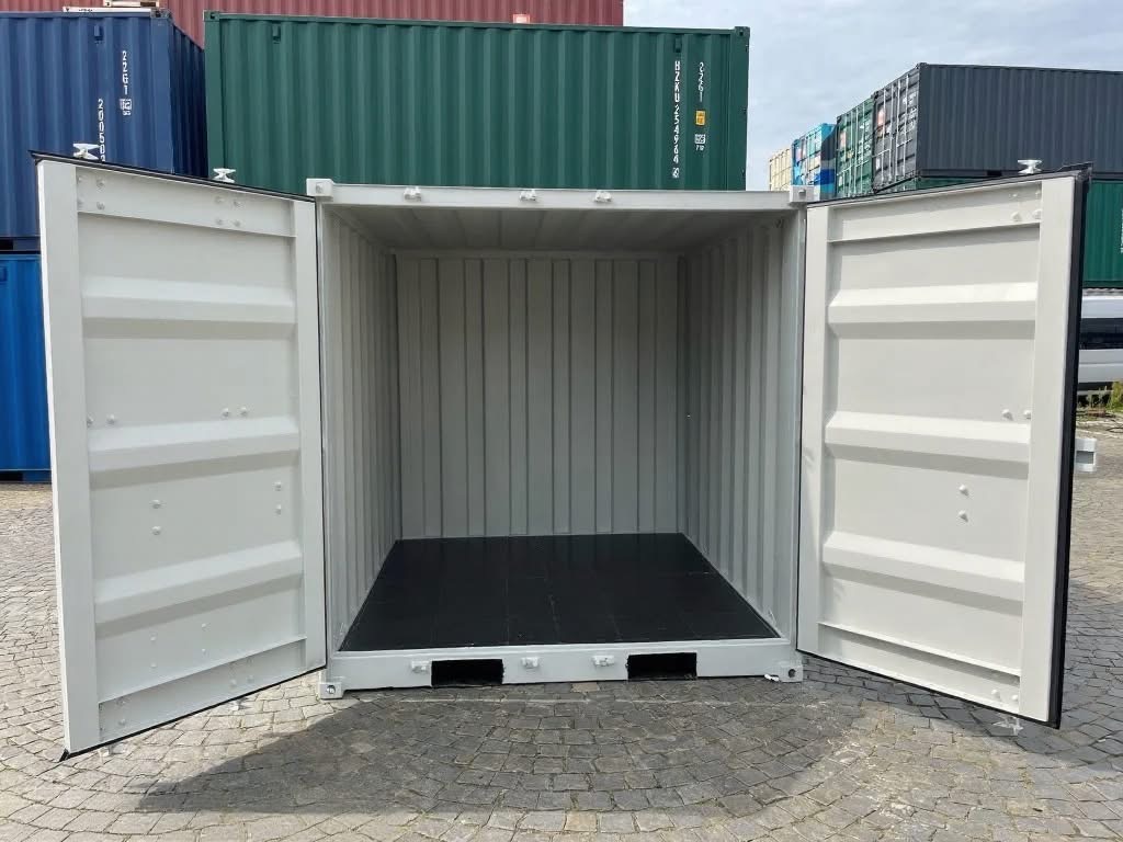8 fots container hvid åben dør